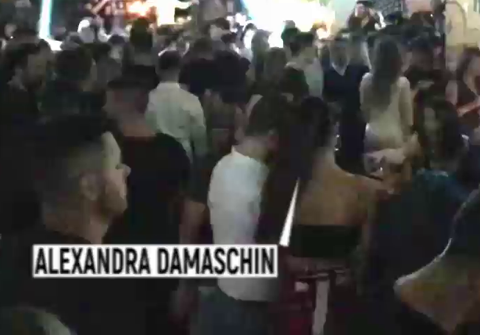 Alexandra Damaschin, iubita lui Dodel, s-a distrat la maximum în LOFT. Nu, însă, cu partenerul fotbalist