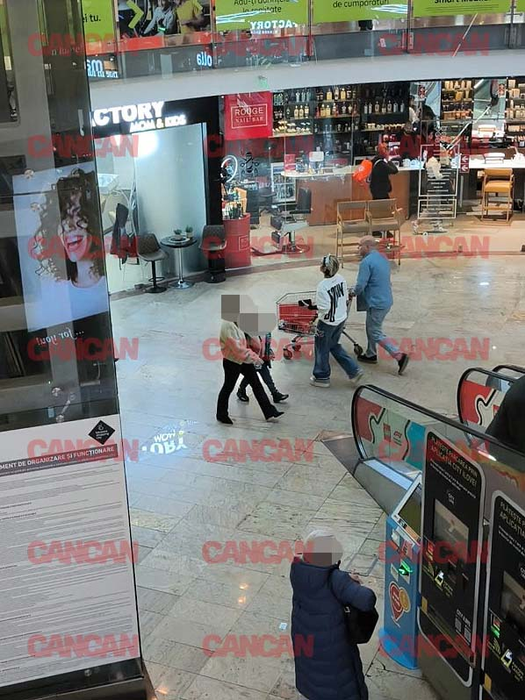 Giulia Anghelescu și soțul, shopping cu țintă precisă. Vlad Huidu s-a lipit de o crăciuniță