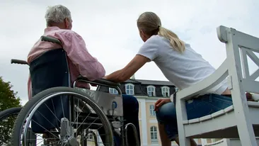 De necrezut! Ce salariu primește o badantă româncă în Italia, acum în 2024, de fapt