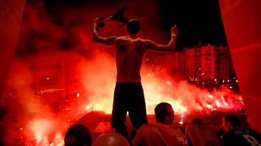 Nebunie la Paris » Jucătorii au sărbătorit cu fanii calificarea în sferturile Champions League!