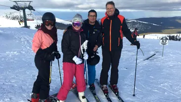 Preşedintele Klaus Iohannis a fost fotografiat din nou la schi: ”Ca băieții”