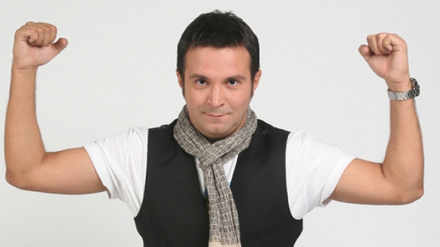 Familistul Daniel Buzdugan a sărutat-o pe gură pe Ozana Barabancea, la TV. De dragul show-ului, desigur!