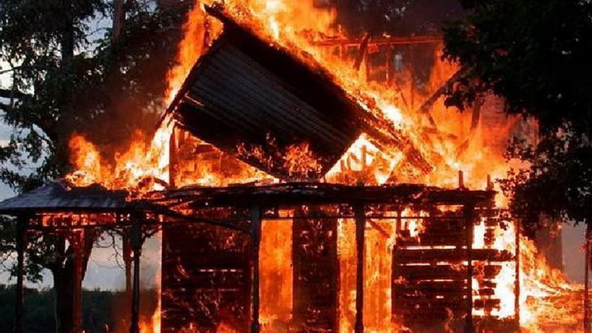 Ultima ora! Incendiu devastator in Vaslui! Un barbat si-a pierdut viata!