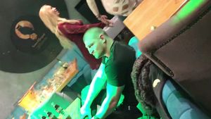 VIDEO EXCLUSIV. ”Talentata” i-a ţinut companie până la 5 dimineaţa lui Cătălin Moroşanu!