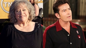 Personajul Charlie Harper revine in "Doi barbati si jumatate"! Vezi ce surprize te asteapta in sezonul 10!