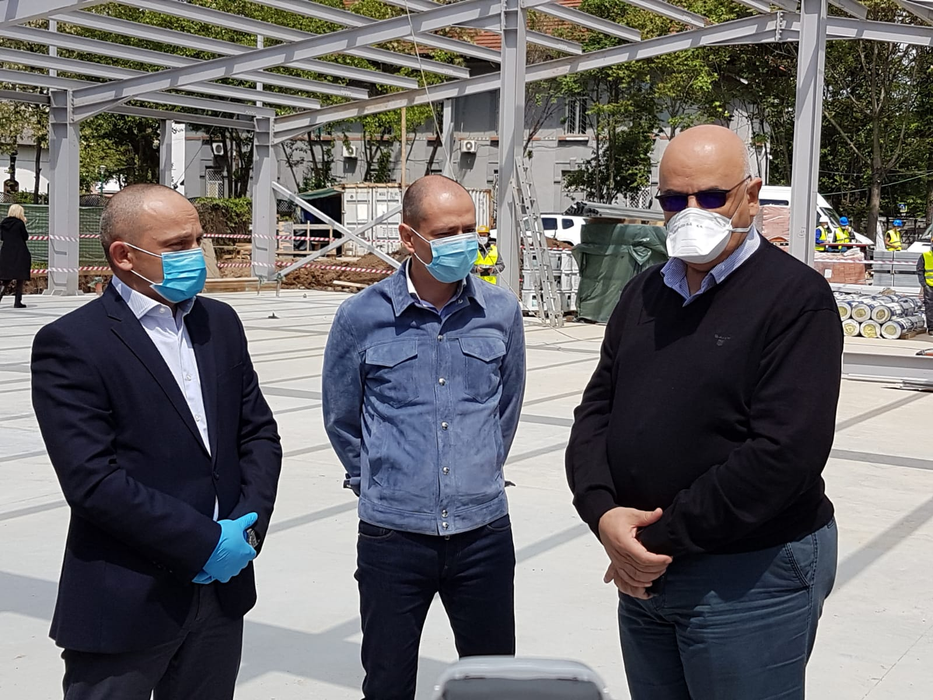 Primarul Sectorului 4, Daniel Băluță, și secretarul de stat Raed Arafat, pe șantierul celei mai moderne Unități de Primiri Urgențe din România, construită în curtea Spitalului ”Bagdasar-Arseni” din București