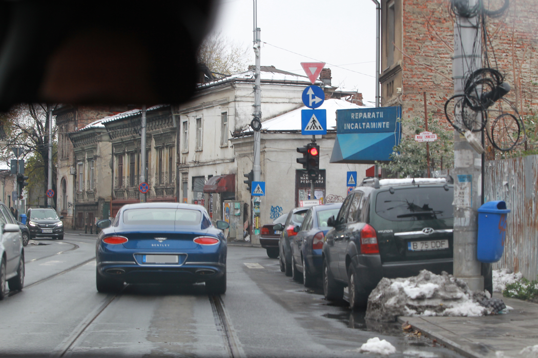 Ce făcea Bianca în mașina de 250 000 euro 
când a trecut pe roșu…