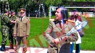 Ilie Nastase si-a pus uniforma de General de armata