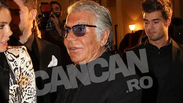 Anda Adam, pipaita pe sani de Roberto Cavalli! Designerul nu s-a putut abtine atunci cand a vazut-o pe cantareata romanca