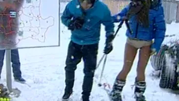 VIDEO Baietii de la Neata au pedepsit-o pe Roxana Vancea! Au pus-o sa prezinte vremea in viscol si cu o pereche scurta de pantaloni!