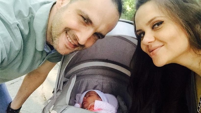 Cristina Şişcanu şi-a alăptat fetiţa în public: „Când m-am aşezat pe bancă, persoanele care erau acolo s-au retras…”