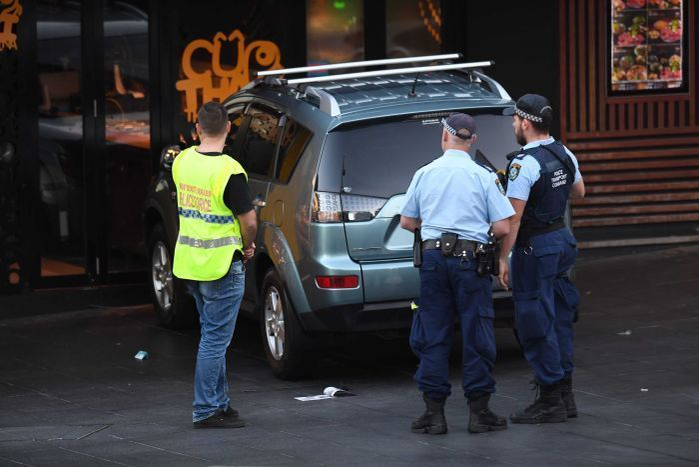 O maşină a intrat în mulţime la Sydney. Cel puţin cinci persoane au fost rănite, inclusiv un bebeluş