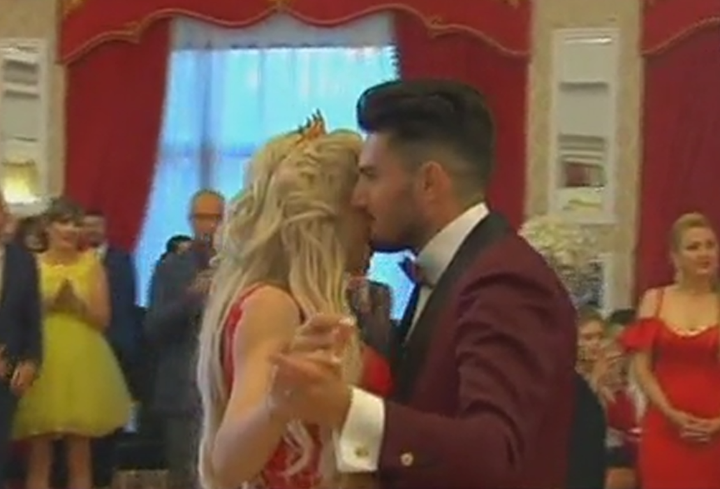 SONIA TRIFAN, la braţul naşului ei, IONIŢĂ de la CLEJANI. Cum a arătat blondina îmbrăcată în rochia albă de mireasă