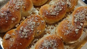 Ingredientul secret pentru cei mai pufoși mucenici moldovenești. Doar așa ies pufoși