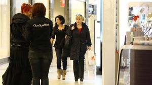 Elena Carstea, cu ochii in lacrimi la mall! Vezi aici ce a emotionat-o peste masura pe cantareata!