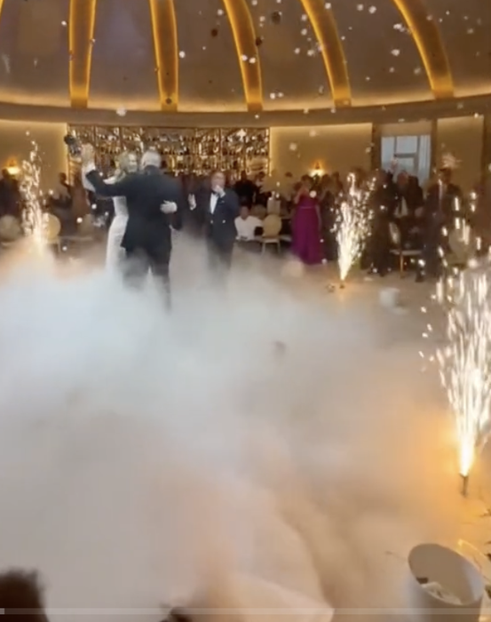 Ce mamă are Livian Pop! Soția lui Nelson Mondialu’ a atras toate privirile la nunta fiului ei. VIDEO