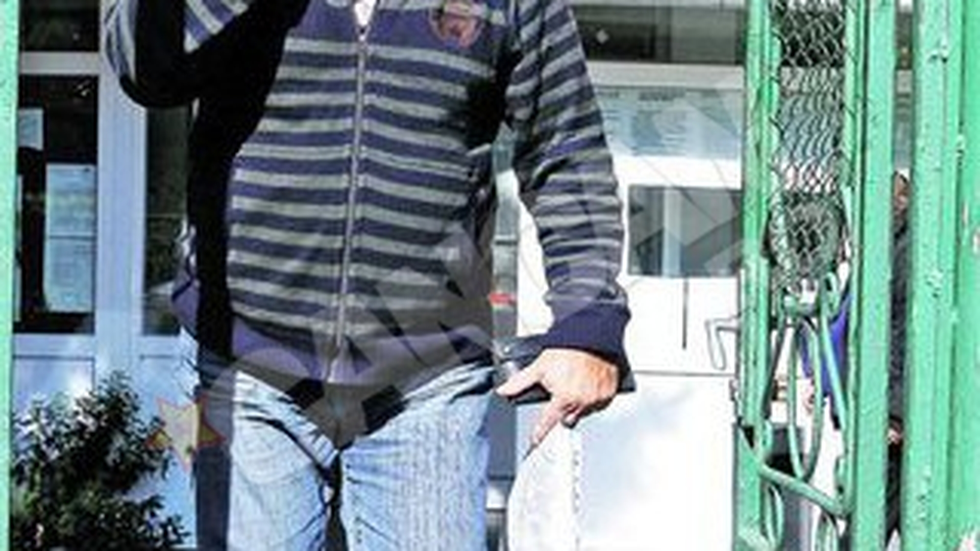 Adrian Iovan este suparat ca nu-i ajung banii! A plecat ingandurat de la Casa de Pensii