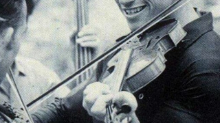 Arnold asa cum nu l-ai mai vazut niciodata! Canta la vioara dupa antrenament cu muschii gata sa-i explodeze - Mesajul lui e genial: "I'll be BACH"