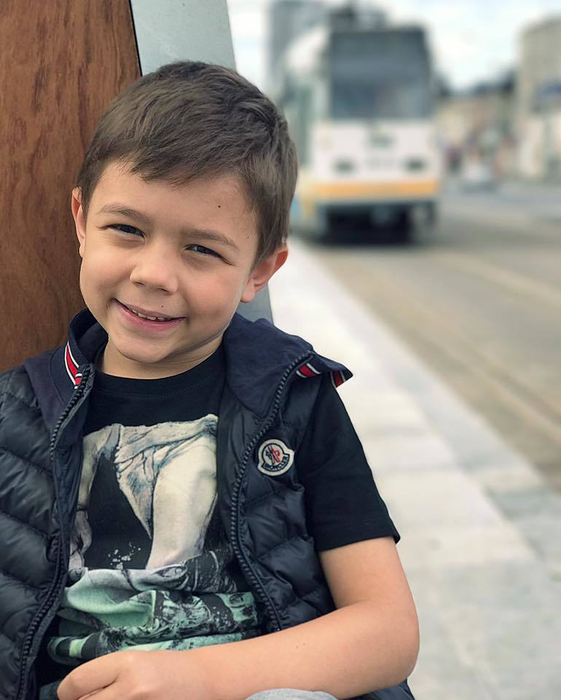 David a ieşit la plimbare cu metroul, tramvaiul şi autobuzul împreună cu tatăl lui