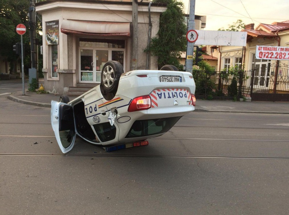 Un polițist din Ploiești, cascador după ce s-a urcat beat la volan. Cât de mare era alcoolemia lui