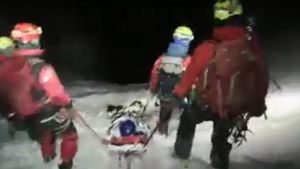 Misiune extremă! Salvamontiștii au intervenit pentru un schior accidentat pe munte