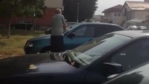 Imagini şocante. S-a răzbunat cu toporul pentru că i-a fost ocupat locul de parcare
