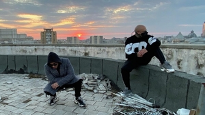 Alex Velea și Matteo ne invită la o promenadă în ”Orașul trist”