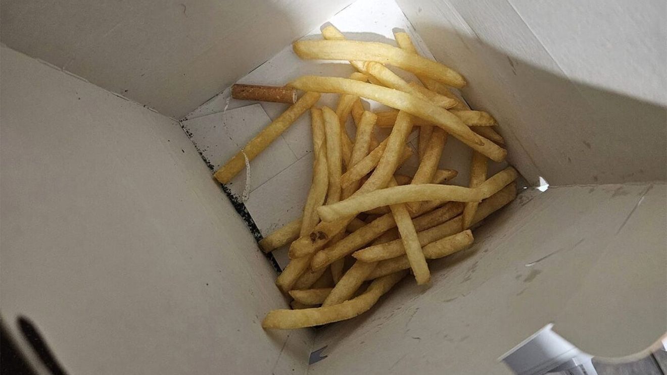 O jucărie "specială"! Ireal ce a găsit o mamă în meniul Happy Meal cumpărat de la McDonald's pentru fiul ei de 3 ani
