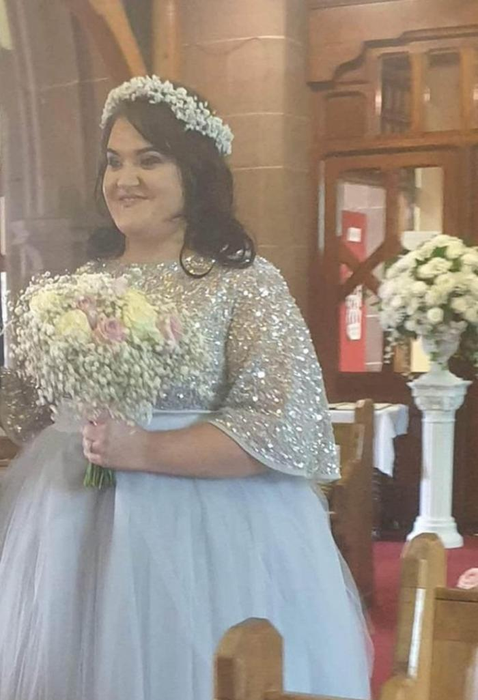 O tânără de 29 de ani a fost condamnată la închisoare, după ce s-a ras în cap și s-a prefăcut bolnavă de cancer ca să facă rost de bani pentru nunta mult visată