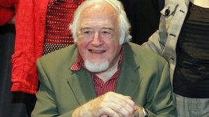 Raymond Lévesque, autorul celebrei melodii ”Quand les hommes vivront d'amour”, a murit după ce a fost infectat cu COVID-19