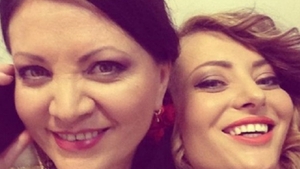 Astăzi este ziua de naştere a DELIEI, dar mama ei nu se poate bucura pe deplin: ”Un ochi râde, altul plânge!”