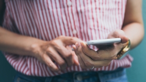 Tinder Swindler, varianta românească! O româncă a păcălit un bărbat din Austria să îi dea aproape 800.000 de euro