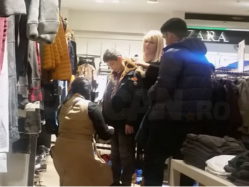 ”Moş Nicolae” a venit mai devreme!  Elena Udrea şi-a echipat ”finuţii” de iarnă!