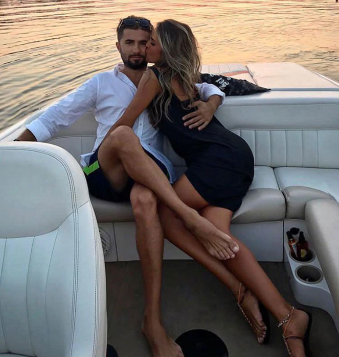 A recucerit-o pe plaja milionarilor, iar acum… Cum s-au fotografiat Diana Munteanu şi Bogdan Nemţeanu „Bi” pe Lacul Snagov