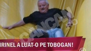 VIDEO Irinel, un tata model! Uite-l cum se da cu Irinuca pe tobogan intr-un parc de distractii