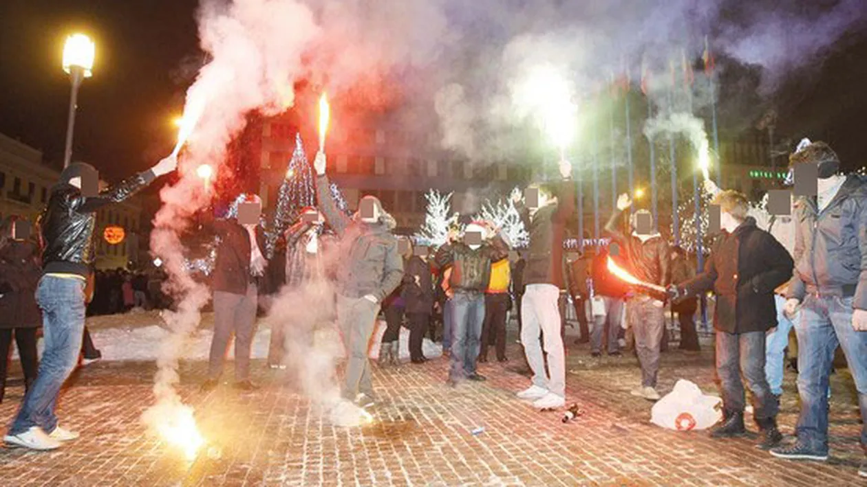 Scene halucinante chiar de Anul Nou! Au făcut amor sălbatic în fața trecătorilor. FOTO
