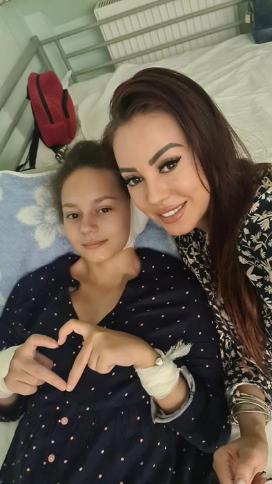 Fiica lui Marian Drăgulescu, operată pentru a șasea oară. “Medicii i-au luat piele și grăsime de la buric”