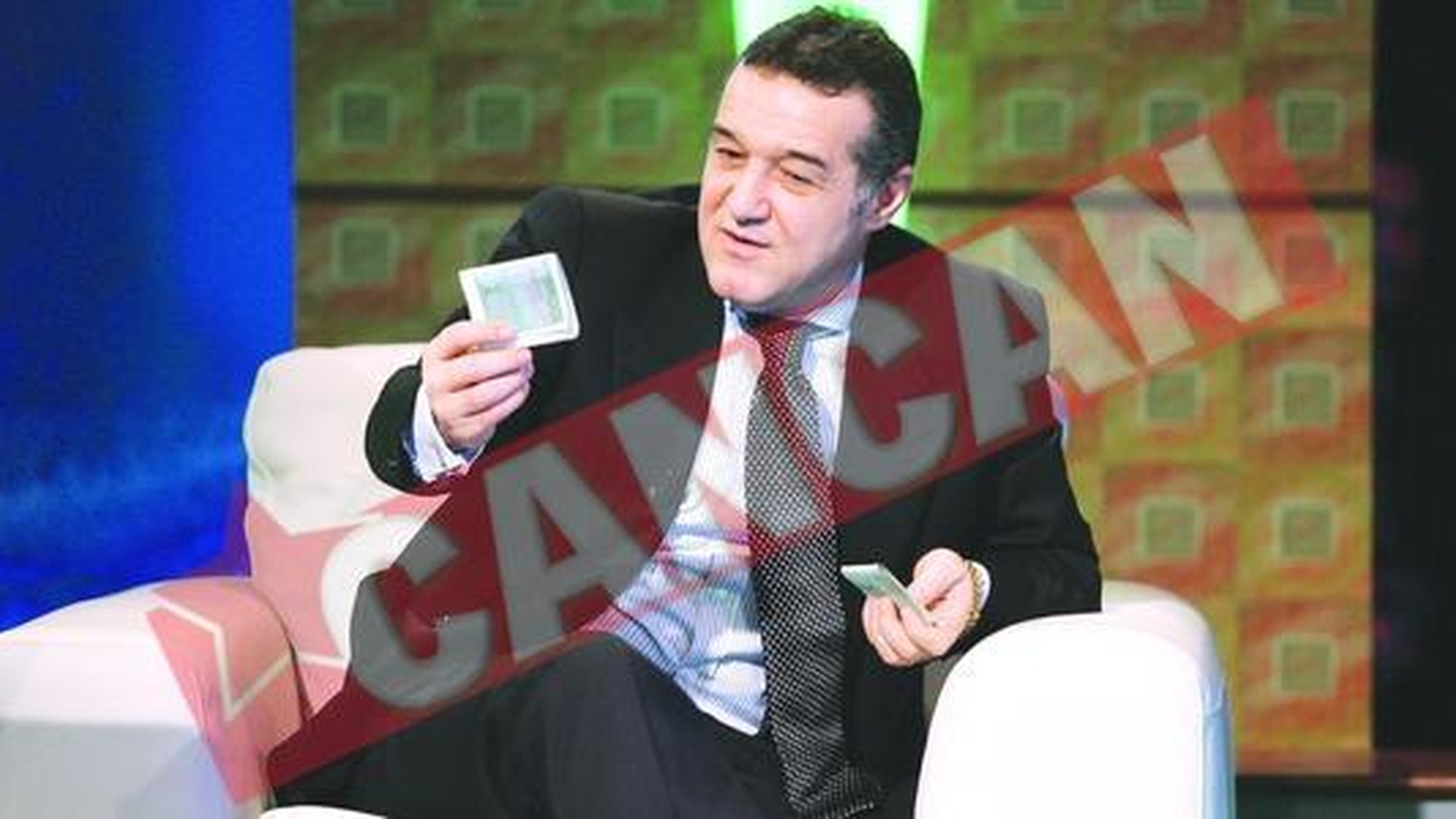 La degetul mic al lui Gigi Becali