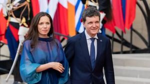 Cum s-a îmbrăcat Mirabela Grădinaru la dineul organizat de Emmanuel Macron. Imagini inedite de pe covorul roșu