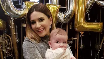 Ela Crăciun și-a botezat fiul. Cum l-a îmbrăcat pe Nicholas-Andrei și ce ținută a purtat vedeta Antena 3 FOTO