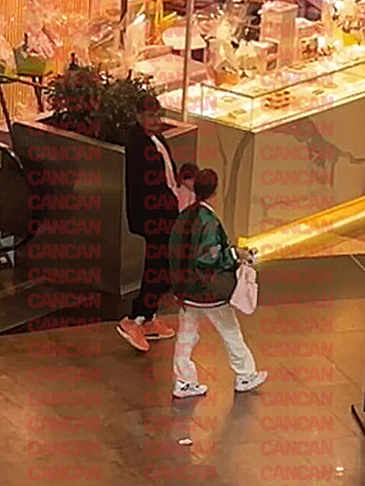Florinel Coman, relaxare cu iubita și fetița la mall