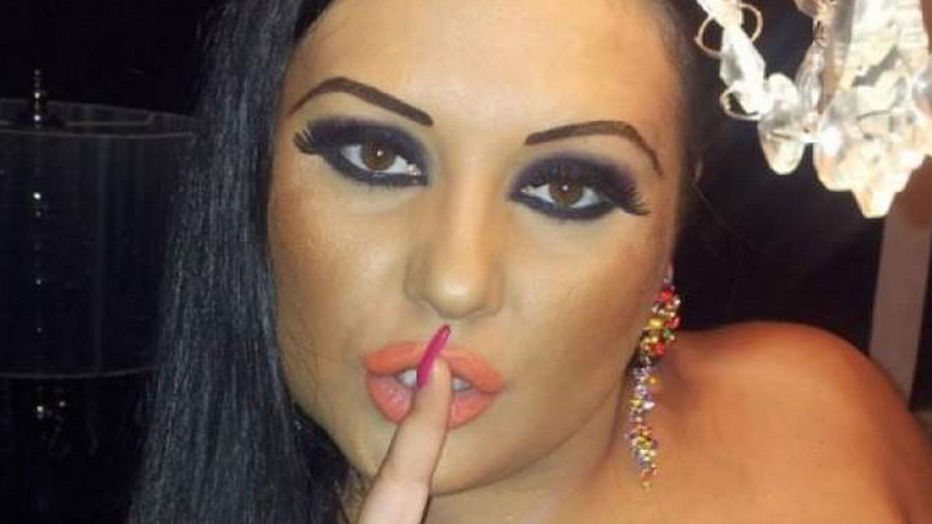 Gafa monumentala a Biancai Rus! A vrut sa fie sexy, insa a lasat sa se vada TOT! Uite cum i-a urat "la multi ani" fratelui sau