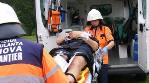 S-a întâmplat la Ploieşti! Echipajul ambulanţei atacat de câinele victimei! Ambulanţierul e muşcat de tot corpul!