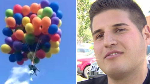 Barbatul asta si-a legat 100 de baloane cu heliu de scaun, ca in filmul ‘UP’! Ce a putut sa pateasca dupa aceea