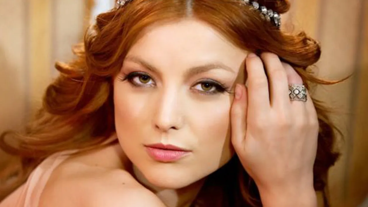 Rochia care i-a scos in evidenta formele sexy! Elena Gheorghe a facut senzatie cu tinuta asta in randul fanilor