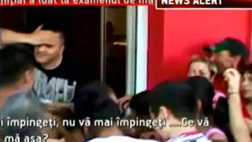 VIDEO Ce va mai place shaworma! Uite cum s-au calcat in picioare zeci de braileni pentru mancare gratis!