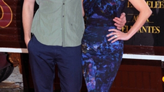 Robert Pattinson nu-si poate lua ochii de la sanii lui Reese Witherspoon