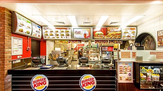 O femeie a născut în toaleta unui fast-food, după ce a luat o supradoză de heroină