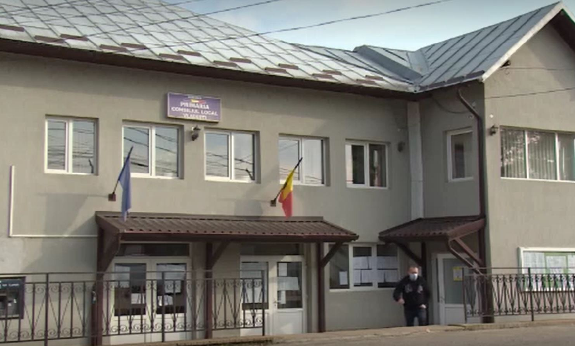 Un primar din Argeș, prins de polițiști la volanul unui camion cu lemne furate. Ce explicații a oferit în fața oamenilor legii