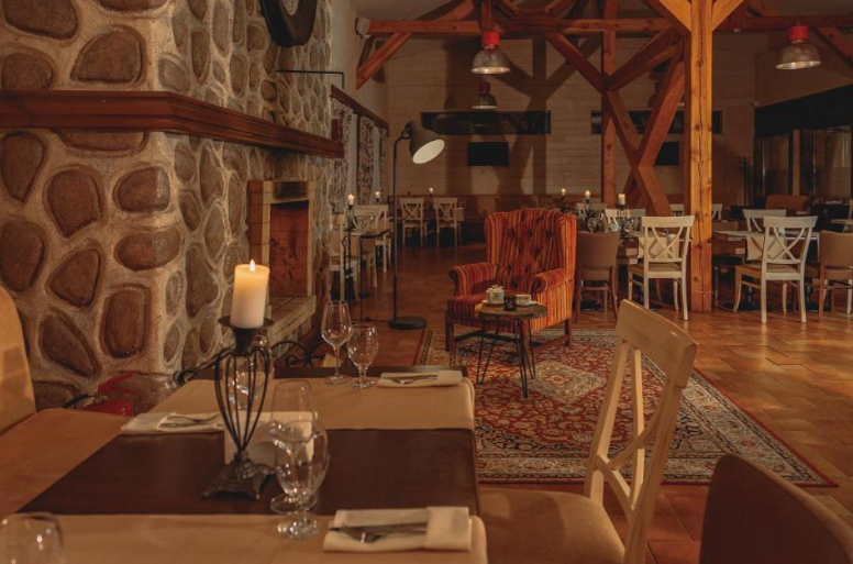 Hotelul Green Life Bansko 4* este situat la poalele muntelui Pirin/ sursă foto: Booking